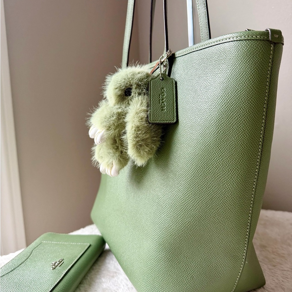 Coach Top Zip tote bag in green with wallet and bunny charm - Picture 7 of 15